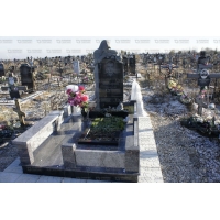 Памятники из гранита и мрамора от УралКомплект: Памятник 00441