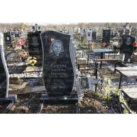 Памятники из гранита и мрамора от УралКомплект: Памятник 00448