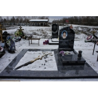Памятники из гранита и мрамора от УралКомплект: Памятник 00450