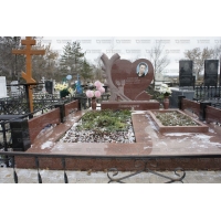 Памятники из гранита и мрамора от УралКомплект: Памятник 00457