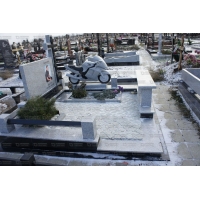 Памятники из гранита и мрамора от УралКомплект: Памятник 00458