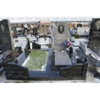 Памятники из гранита и мрамора от УралКомплект: Памятник 00459