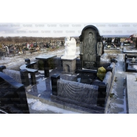Памятники из гранита и мрамора от УралКомплект: Памятник 00461