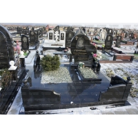 Памятники из гранита и мрамора от УралКомплект: Памятник 00462