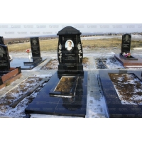 Памятники из гранита и мрамора от УралКомплект: Памятник 00466