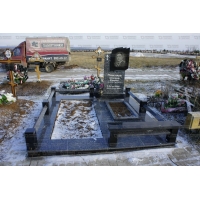 Памятники из гранита и мрамора от УралКомплект: Памятник 00469