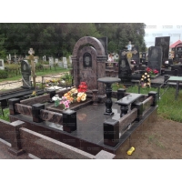 Памятники из гранита и мрамора от УралКомплект: Памятник 00479