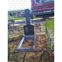 Памятники из гранита и мрамора от УралКомплект: Памятник 00485