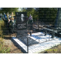 Памятники из гранита и мрамора от УралКомплект: Памятник 00494