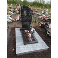 Памятники из гранита и мрамора от УралКомплект: Памятник 00507