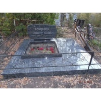 Памятники из гранита и мрамора от УралКомплект: Памятник 00529