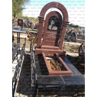Памятники из гранита и мрамора от УралКомплект: Памятник 00544