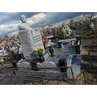 Памятники из гранита и мрамора от УралКомплект: Памятник 00557