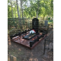 Памятники из гранита и мрамора от УралКомплект: Памятник 00558