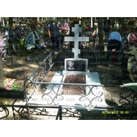 Памятники из гранита и мрамора от УралКомплект: Памятник 00561