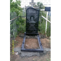 Памятники из гранита и мрамора от УралКомплект: Памятник 00588