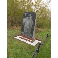 Памятники из гранита и мрамора от УралКомплект: Памятник 00603
