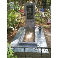 Памятники из гранита и мрамора от УралКомплект: Памятник 00607