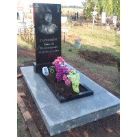 Памятники из гранита и мрамора от УралКомплект: Памятник 00840