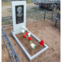 Памятники из гранита и мрамора от УралКомплект: Памятник 00857