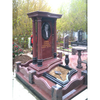 Памятники из гранита и мрамора от УралКомплект: Памятник 00883