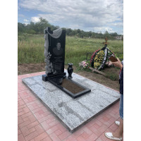 Памятники из гранита и мрамора от УралКомплект: Памятник 00938