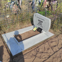 Памятники из гранита и мрамора от УралКомплект: Памятник 00940