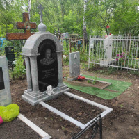 Памятники из гранита и мрамора от УралКомплект: Памятник 00956