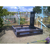 Памятники из гранита и мрамора от УралКомплект: Памятник 00973