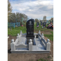 Памятники из гранита и мрамора от УралКомплект: Памятник 00975