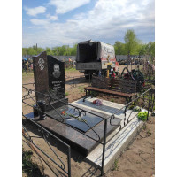 Памятники из гранита и мрамора от УралКомплект: Памятник 00981