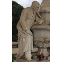 поставить памятник