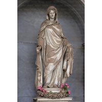 поставить памятник