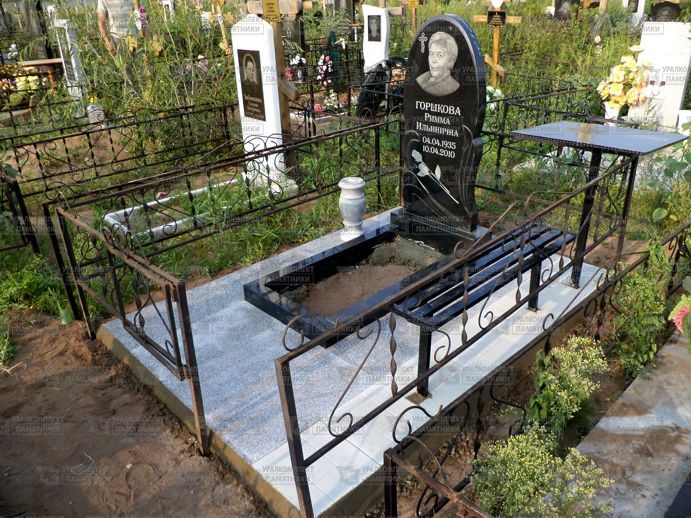 Памятники из гранита и мрамора от УралКомплект: Памятник 00058